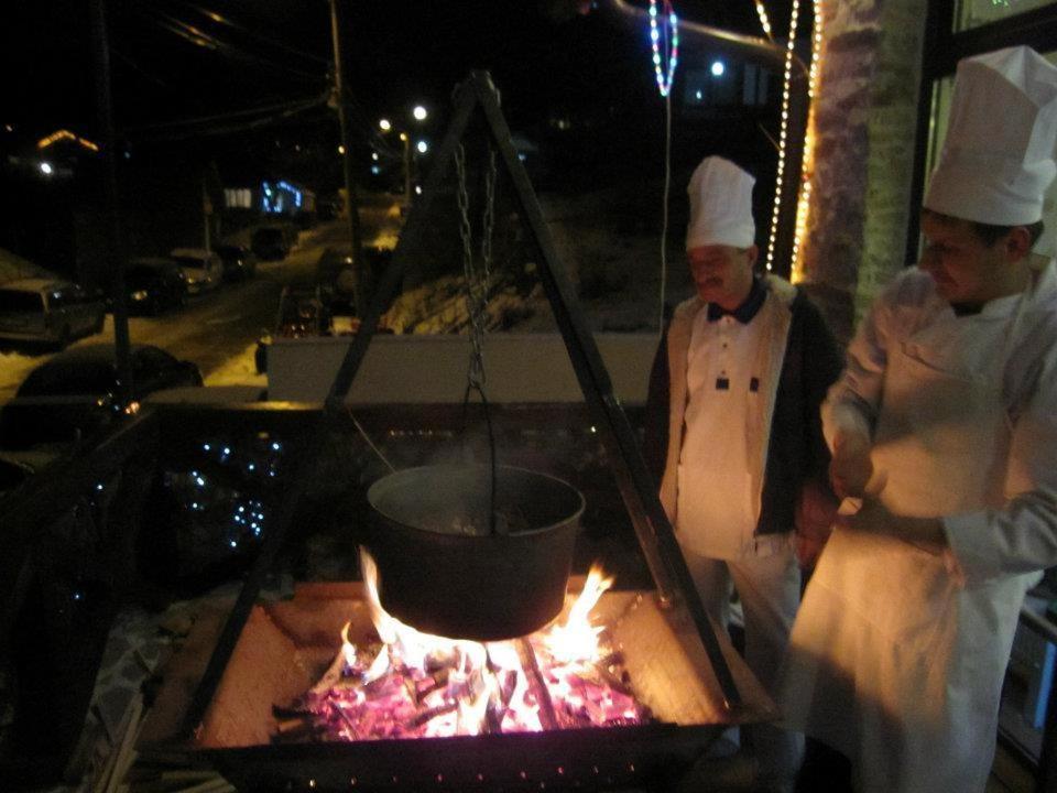 Magic Club Hotell Buşteni Eksteriør bilde