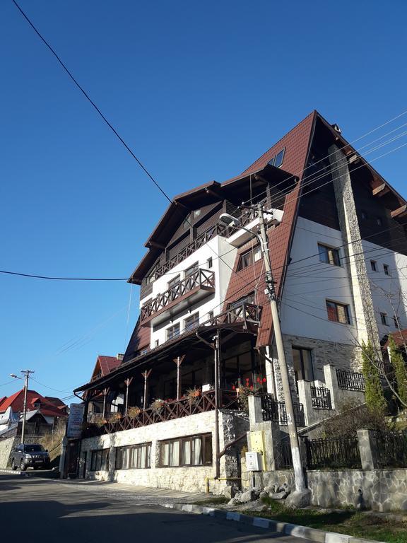 Magic Club Hotell Buşteni Eksteriør bilde