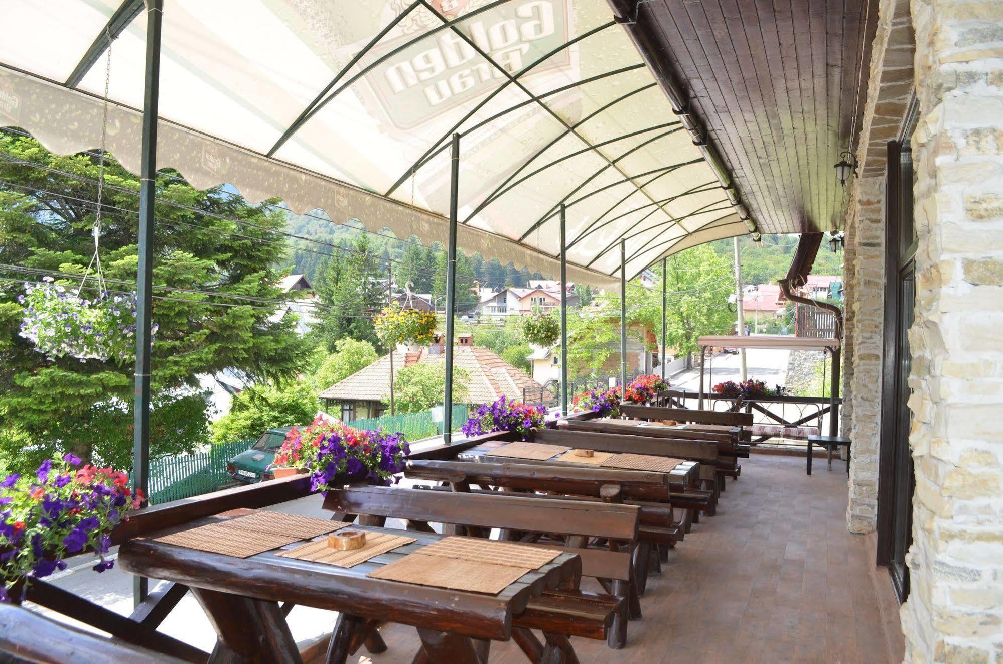 Magic Club Hotell Buşteni Eksteriør bilde