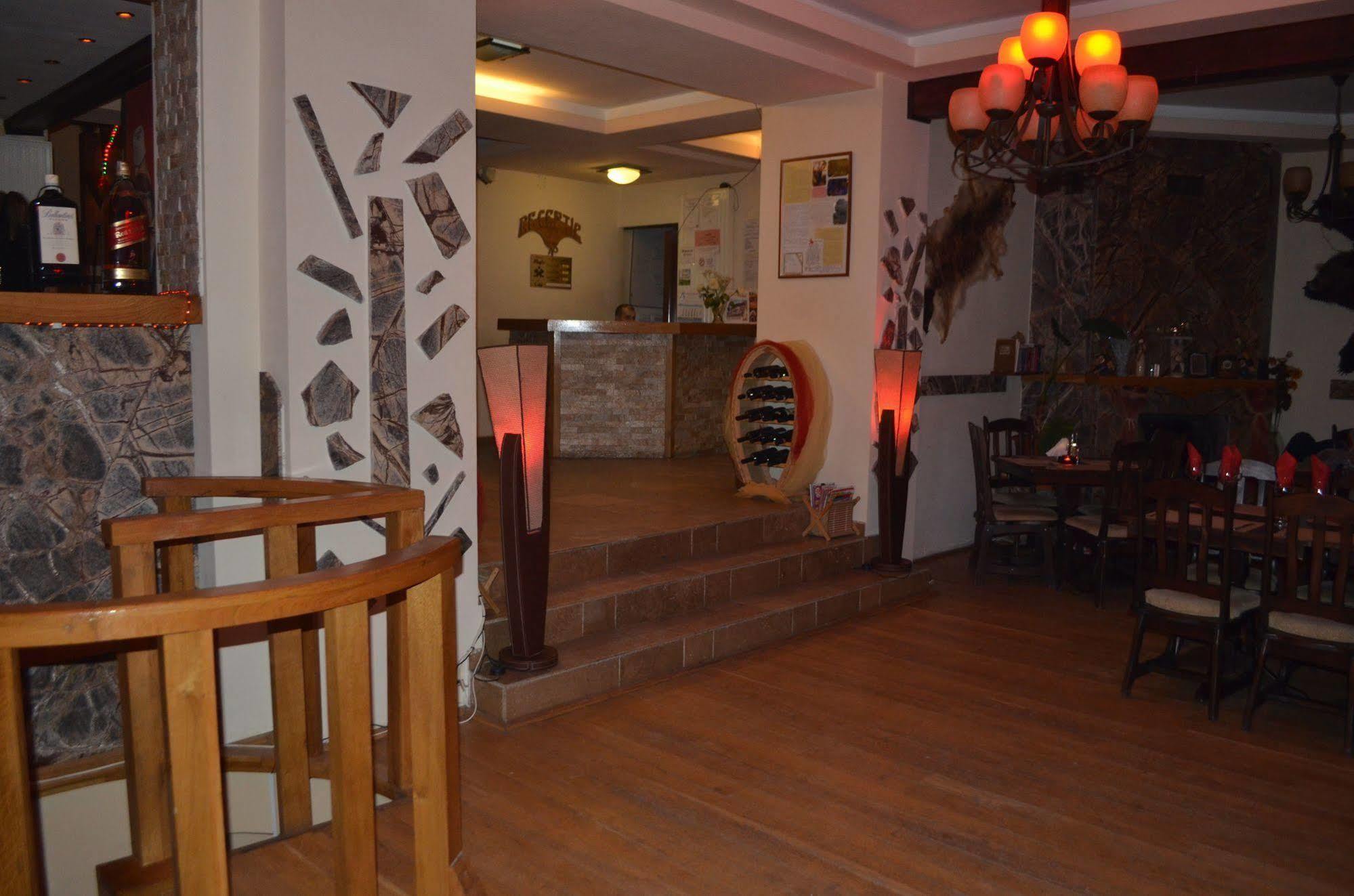 Magic Club Hotell Buşteni Eksteriør bilde
