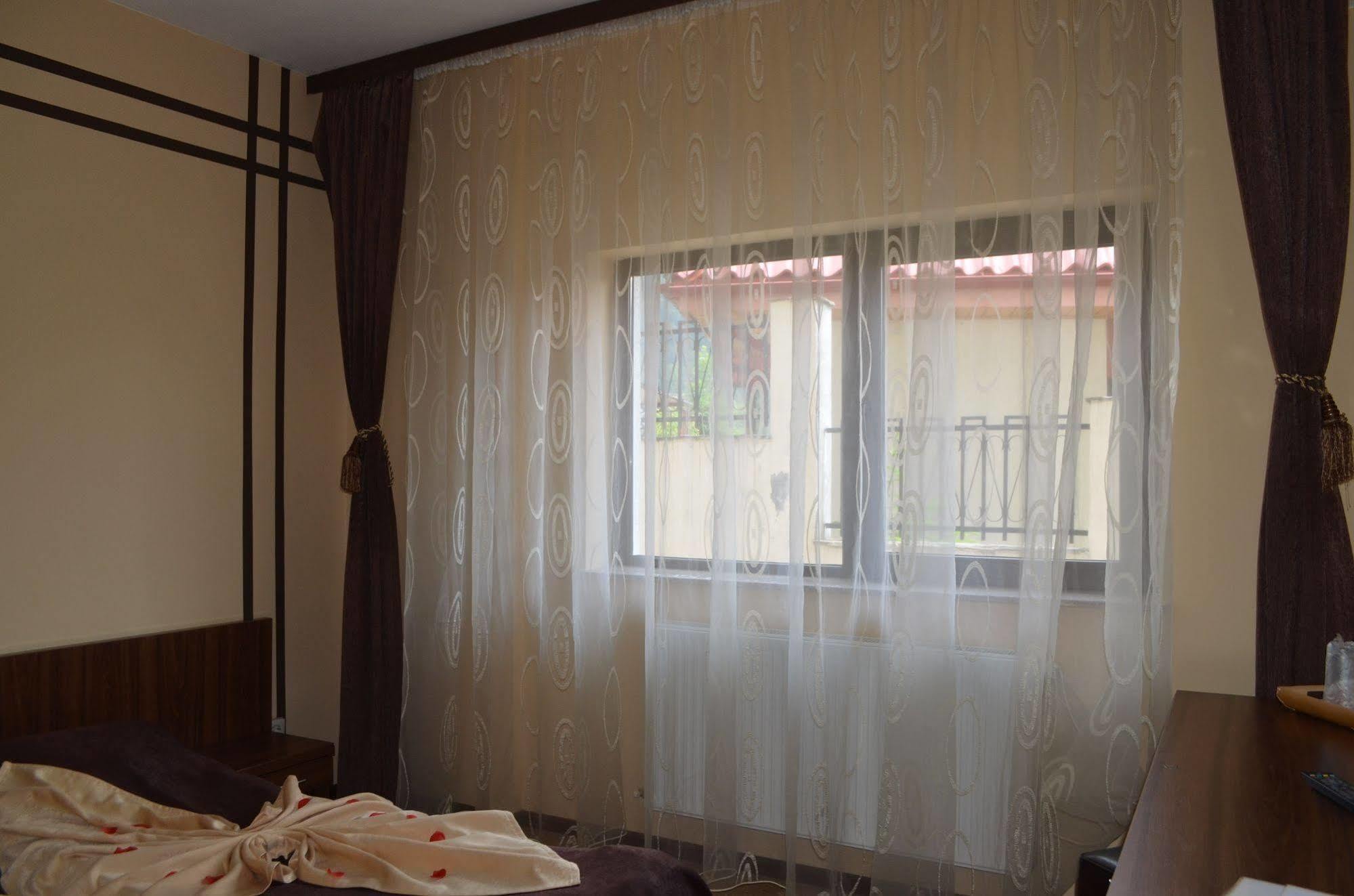 Magic Club Hotell Buşteni Eksteriør bilde