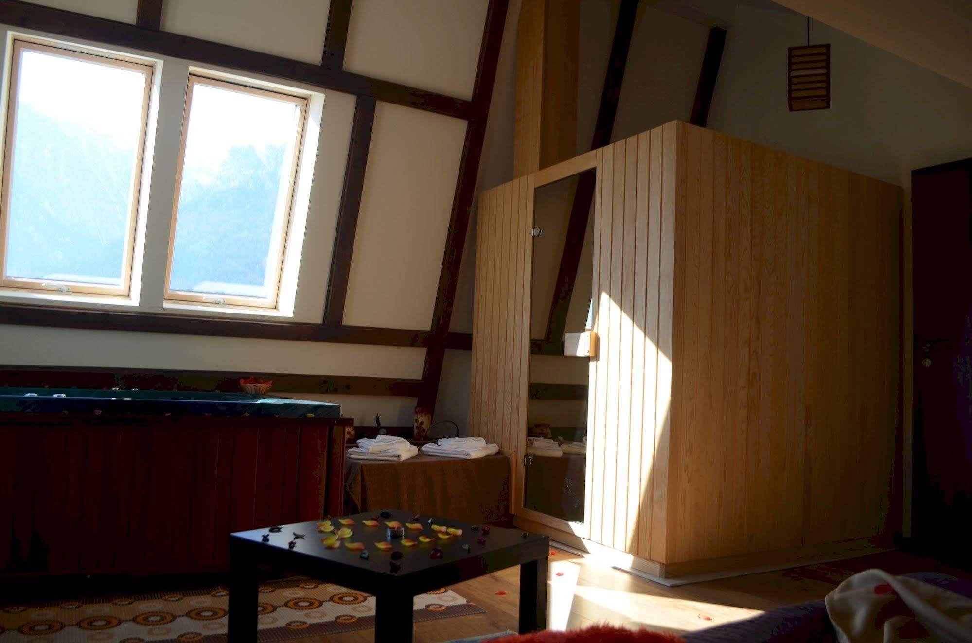 Magic Club Hotell Buşteni Eksteriør bilde