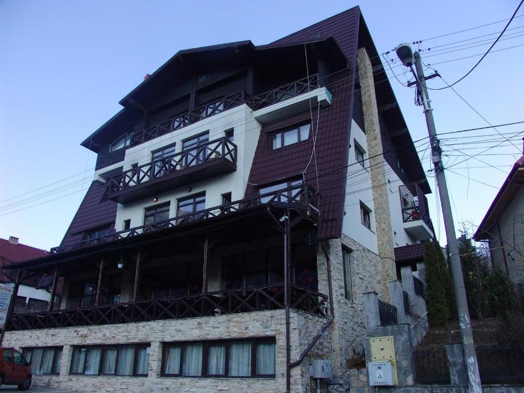 Magic Club Hotell Buşteni Eksteriør bilde